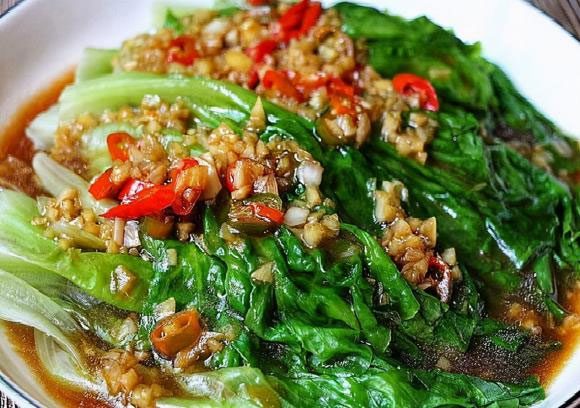 Stir-fried lettuce is delicious and suitable for the New Year's Day.