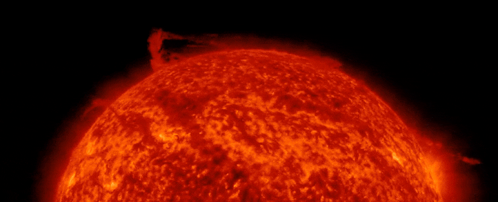 Strange phenomenon recorded on the Sun