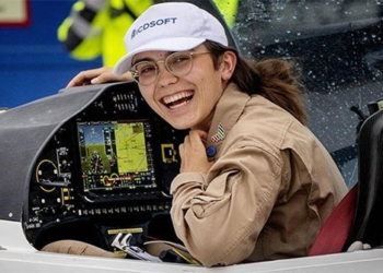 19 year old girl sets record flying around the world 118480