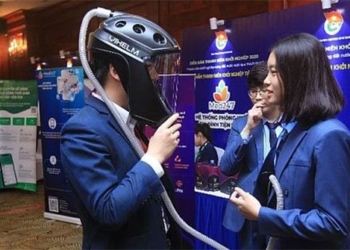 3 vietnamese students invent mobile isolation hat and immediately win international award 118096