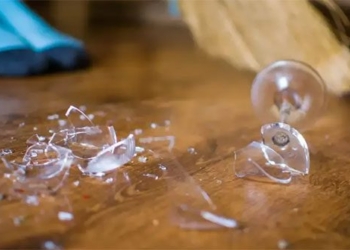 5 tips for cleaning glass vases safely not to use 120292