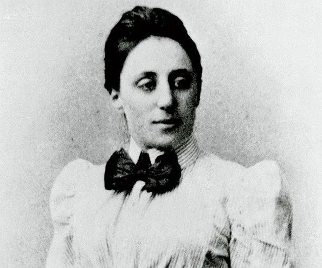 Portrait of Emmy Noether around 1900.