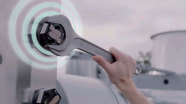 This screw can autonomously issue alerts if it becomes loose over time.