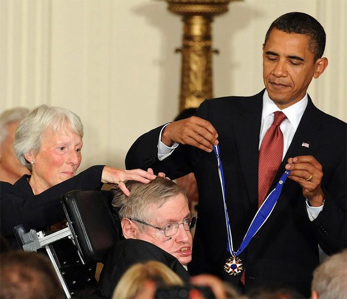 Stephen Hawking receiving the Medal of Freedom from President Barack Obama