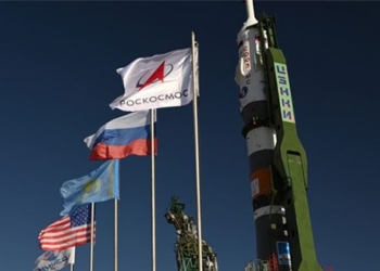 american astronauts visit russian spacecraft at international space station iss 123058