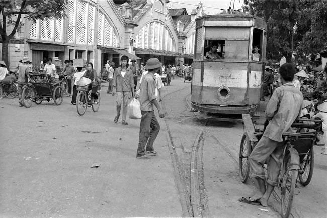Tram passing through Dong Xuan Market.