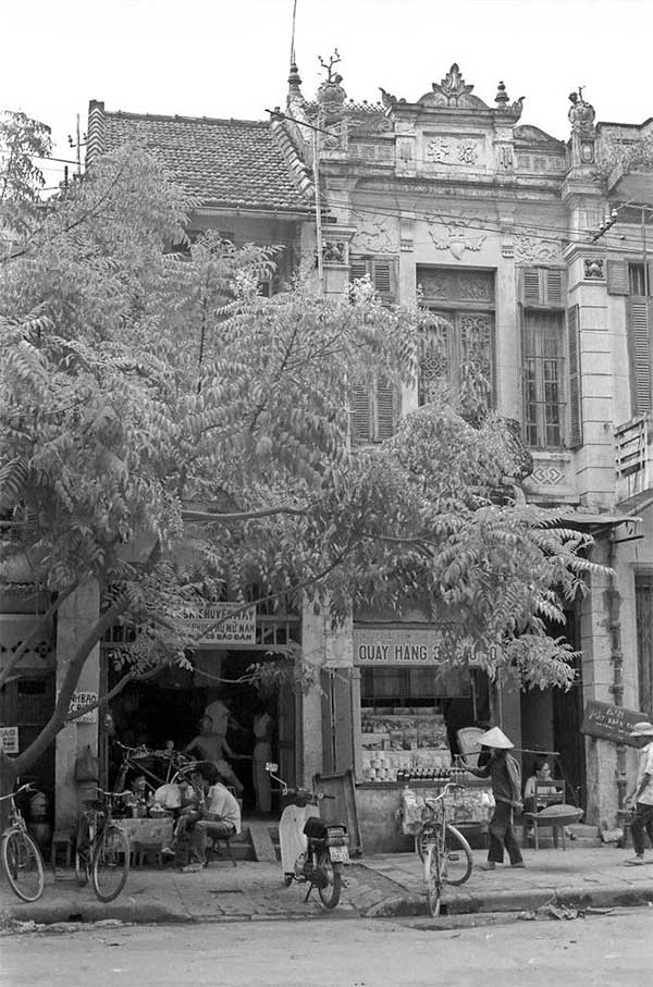 In front of house number 30 Cau Go.