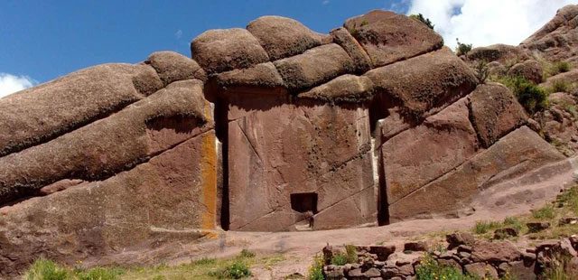 Aramu Muru is a famous tourist destination for mystical pilgrimages.