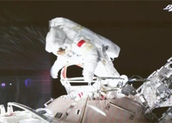 astronaut spacecraft thang chau 13 completes second space walk 118002