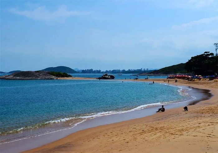 Areia Preta beach with gamma radiation that poses serious danger to tourists