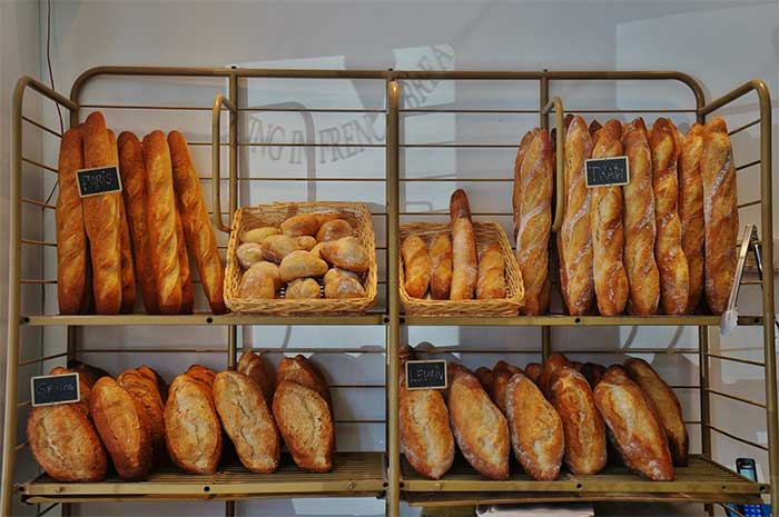 Approximately 6 million baguettes are sold daily in France.