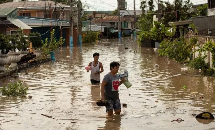 At least 5 rescue workers in the Philippines have died in Typhoon Noru.