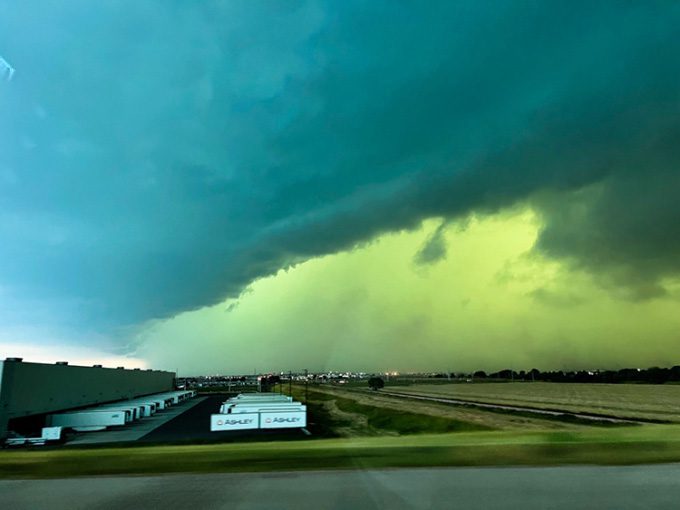 The sky in Sioux Falls turns green before the derecho storm.