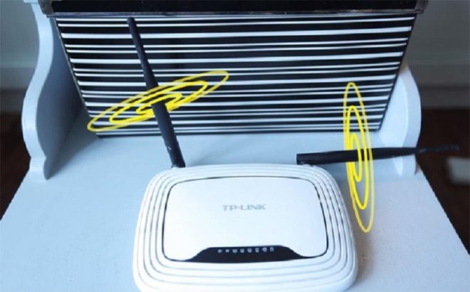 If the Wi-Fi router has two antennas, place them perpendicular to each other