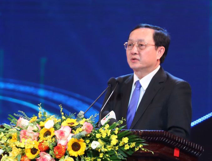  Minister Huynh Thanh Dat reports on the award assessment work.