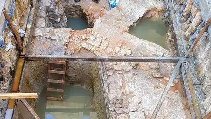 Israeli archaeologists have discovered a ritual bath in the Jewish Quarter