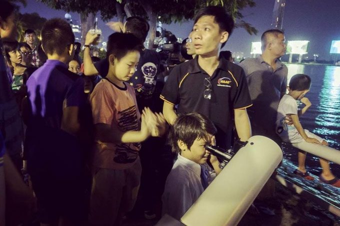 An astronomy observation event in Ho Chi Minh City organized by the Amateur Astronomers Club.