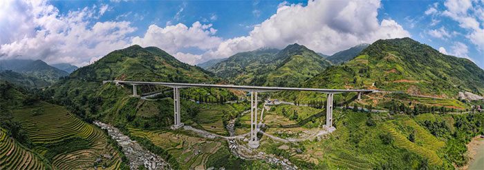 The Móng Sến Bridge is part of a new road project connecting to the Nội Bài - Lào Cai expressway