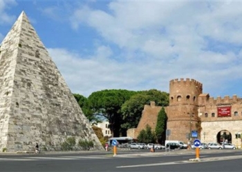 cestius pyramid unique roman architecture 119203