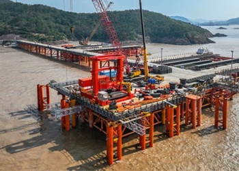 china builds 76km high speed railway across sea 124018