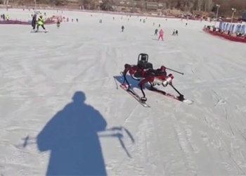 chinese robot demonstrates skiing skills on peak mountain 118557