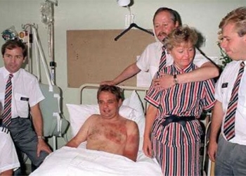 co pilot escapes death miraculously after being sucked out of plane 119861