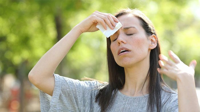 A dehydrated body can easily become fatigued, exhausted, have dry skin, and experience dizziness.