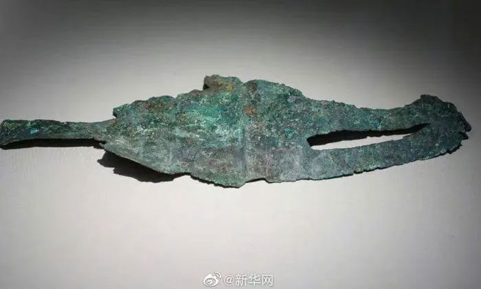 Bronze artifacts discovered at the Laolongtou tomb complex.