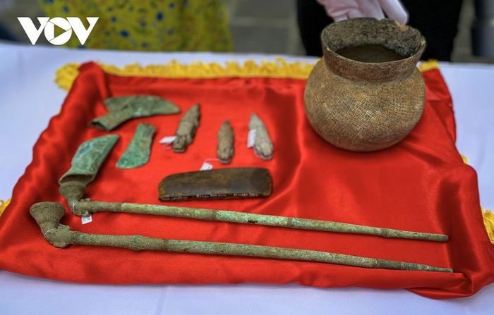 Two bronze pipes dating back to the 17th - 18th centuries.