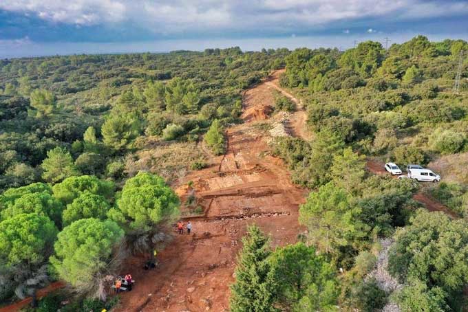 Archaeological research conducted on the Domitian road from above.