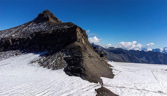The melting Scex Rouge and Zanfleuron glaciers have revealed the path after over 2000 years