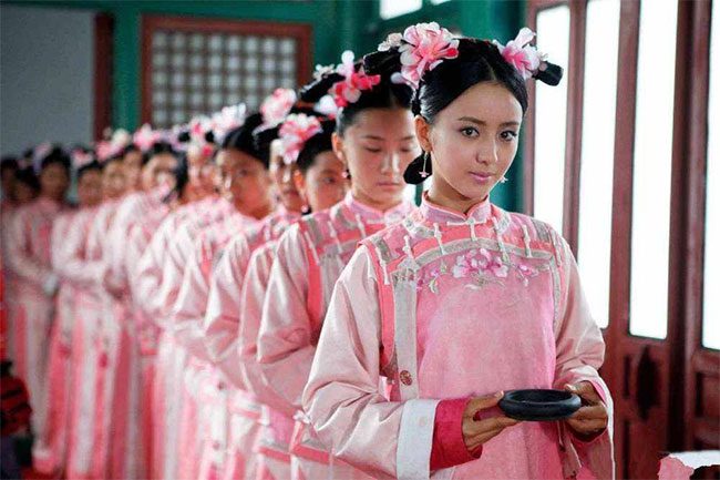 Lower-ranked maids in ancient times had to work very hard.