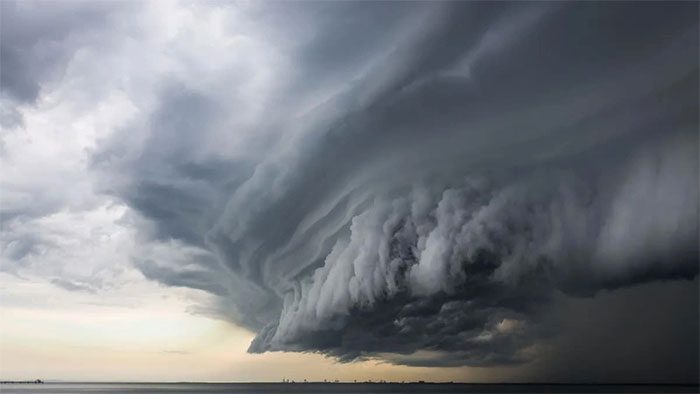 Electrifying a cloud can help water droplets coalesce and accumulate weight