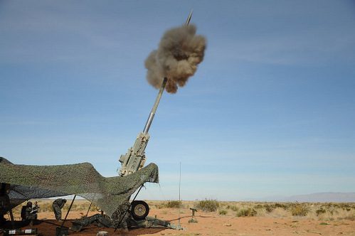 U.S. soldiers firing Excalibur shells.