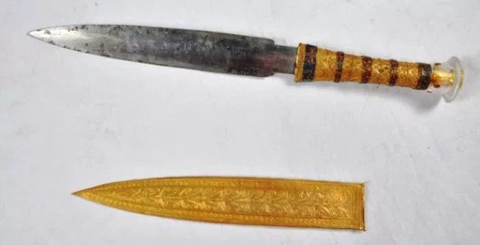 The dagger buried with King Tutankhamun in the coffin.