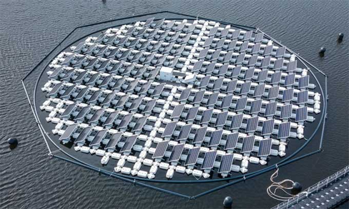 Floating solar panel island Protevs.