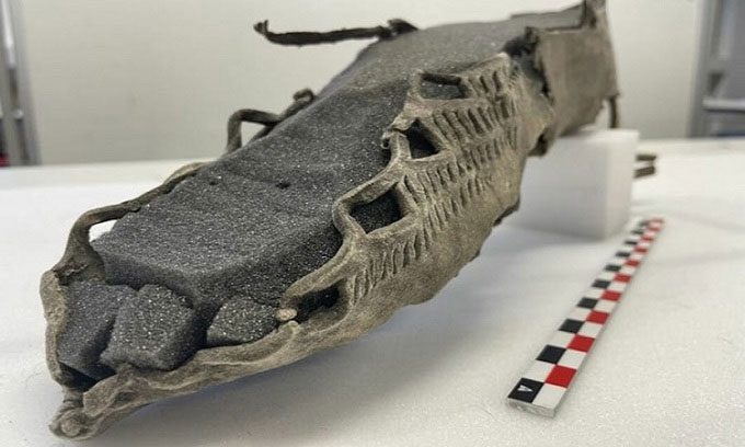 The sandal artifact displayed at the Oslo Museum.