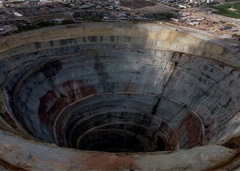 diamond opened giant after black hole everything flew past it including the elevator and the small plane 119590