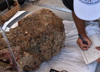 discovery of the heroic figure of hercules in a 2 000 year old wreck 121306