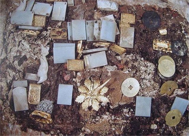 Artifacts left in an ancient tomb