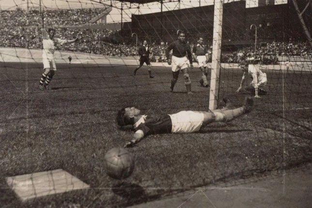 The Dutch East Indies were easily overwhelmed by Hungary in their first match.