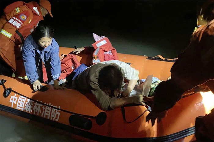 Residents of Luding County were evacuated by boat after the earthquake.