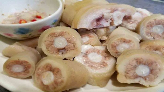 The pig's tail mainly consists of skin, cartilage, and tendons