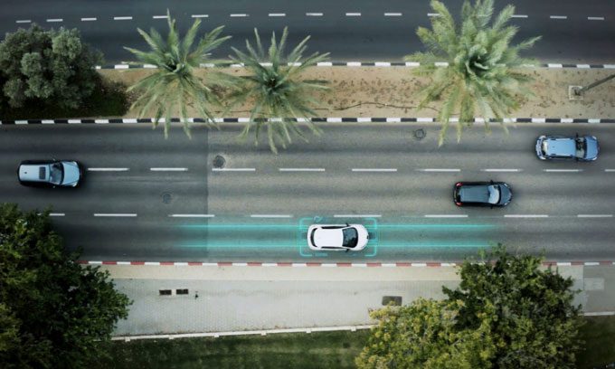 Illustration of an electric car charging while in motion using Electreon's wireless charging technology.