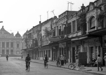 emotional with a series of black and white photos of hanoi in 1989 122950