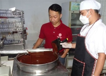 engineer writes invention chocolate heat generator 122843
