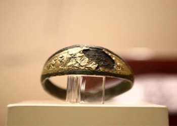 farmer unexpectedly discovers golden bracelet 3300 years old of hittite civilization 119695
