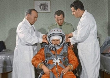first female space tourist launches into space and has a breathtaking journey almost not returning to earth 122351