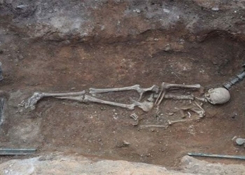 found two women with gold teeth in greece 120686
