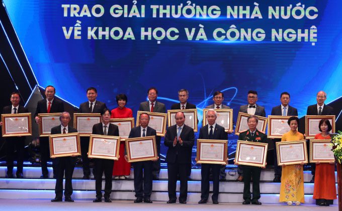 giai thuong khoa hoc cong nghe 2